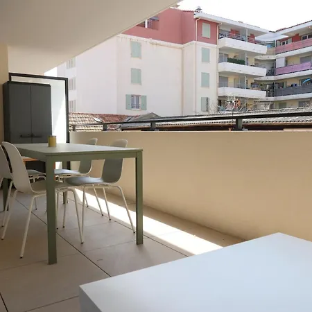 Time - Chic With Sunny Terrace, Port