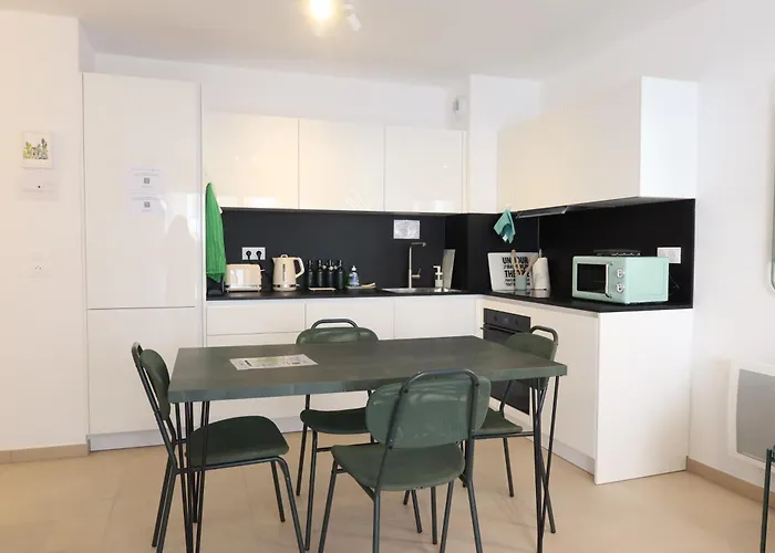 Time - Chic With Sunny Terrace, Port Apartman
