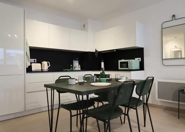 Apartment Time - Chic With Sunny Terrace, Port *