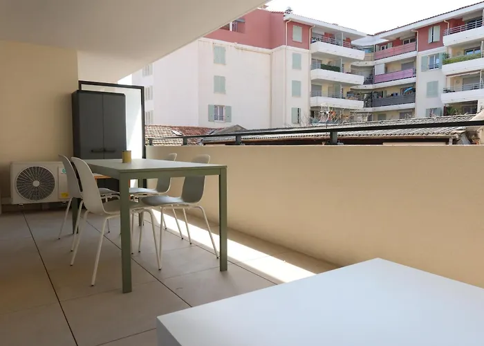 Time - Chic With Sunny Terrace, Port
