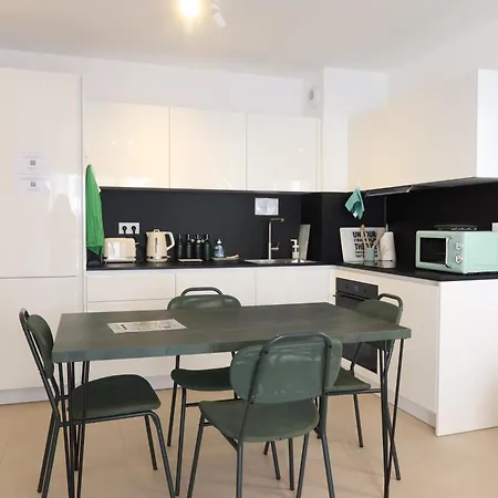 Time - Chic With Sunny Terrace, Port Apartament