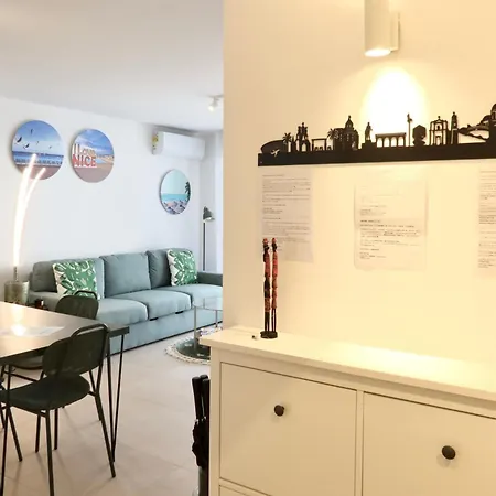 Time - Chic With Sunny Terrace, Port Apartament